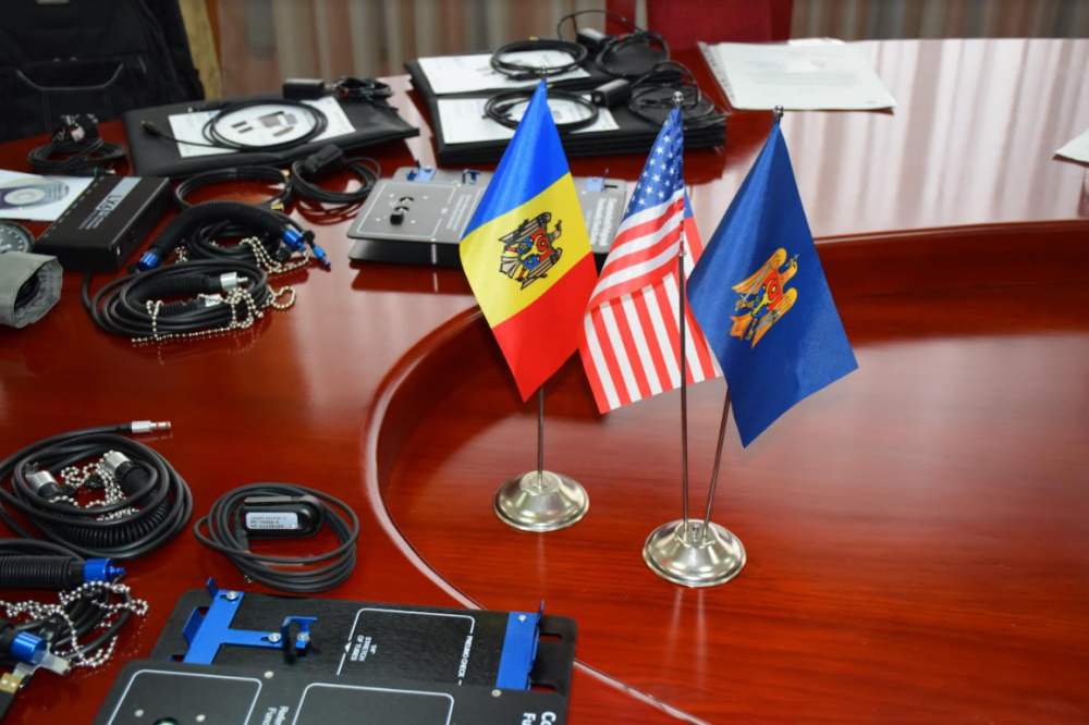 CNA are poligrafe noi. Două aparate de ultimă generație i-au fost donate de către Ambasada SUA la Chișinău